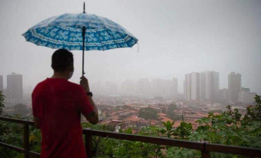 Tempestades e chuvas intensas devem atingir 17 estados neste fim de semana